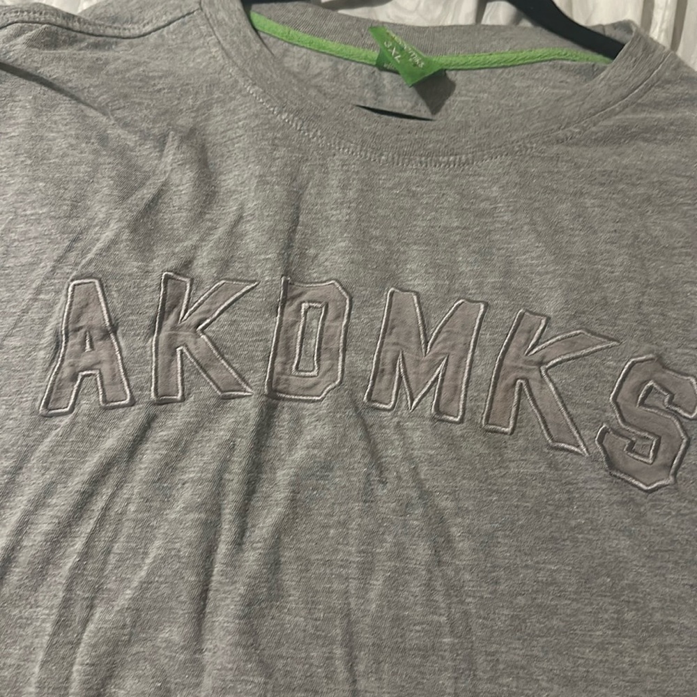 Akademiks tee shirt in great condition 3x grey